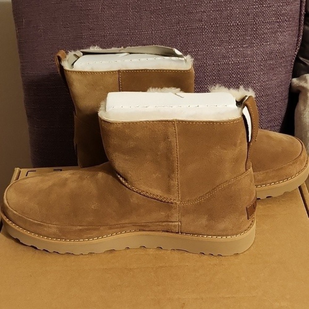 NIB Woman's Short Ugg Boots with Side Zipper Size 12
